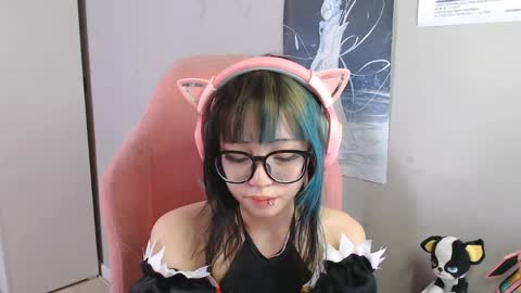 danyelleeyermann online show from April 29, 1:04 pm