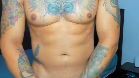 Snapshot of danyfitguy_ chatting on December 17, 12:01 am danyfitguy_ online show from December 17, 12:01 am