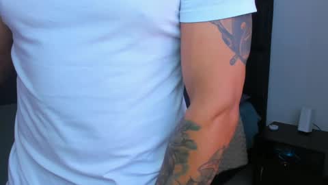 Snapshot of danyfitguy_ chatting on January 6, 1:19 pm danyfitguy_ online show from January 6, 1:19 pm