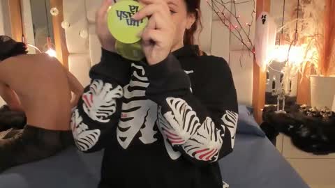 daphne_and_roger online show from October 14, 11:33 am