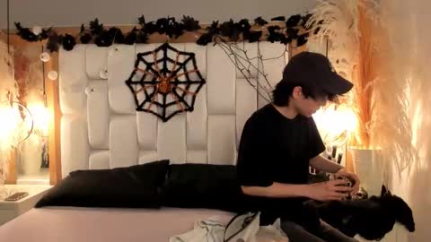 daphne_and_roger online show from October 17, 11:35 am