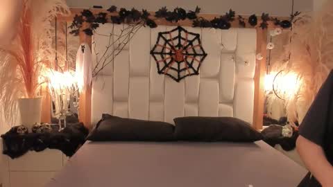 daphne_and_roger online show from October 20, 11:32 am