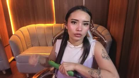 Snapshot of daphne_nicole_b chatting on April 8, 12:49 pm daphne_nicole_b online show from April 8, 12:49 pm