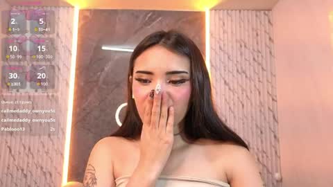 Snapshot of daphne_nicole_b chatting on May 2, 12:59 am daphne_nicole_b online show from May 2, 12:59 am