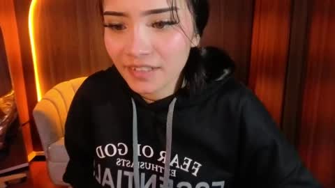 Snapshot of daphne_nicole_b chatting on May 6, 1:16 pm daphne_nicole_b online show from May 6, 1:16 pm