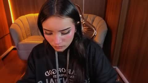 Snapshot of daphne_nicole_b chatting on May 15, 12:56 pm daphne_nicole_b online show from May 15, 12:56 pm