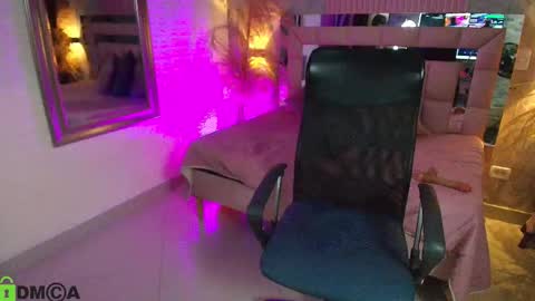 daphne_walton online show from February 19, 11:28 am