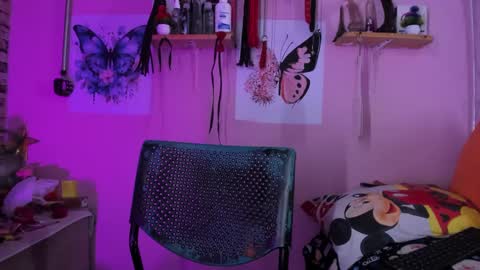 daphneandrade online show from February 9, 1:14 pm