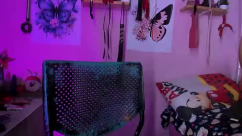 daphneandrade online show from February 13, 12:43 pm