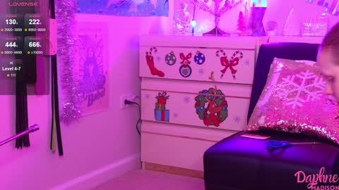 Snapshot of daphnemadison chatting on December 3, 1:30 am Daphne Madison online show from December 3, 1:30 am
