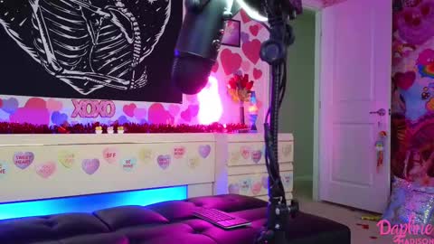 Snapshot of daphnemadison chatting on February 19, 9:25 pm Daphne Madison online show from February 19, 9:25 pm