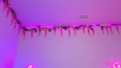 Daphne Madison online show from November 7, 9:15 pm