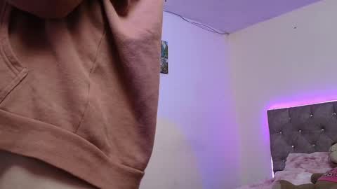 Snapshot of daphnepurple chatting on December 21, 7:27 pm DAPHNE online show from December 21, 7:27 pm