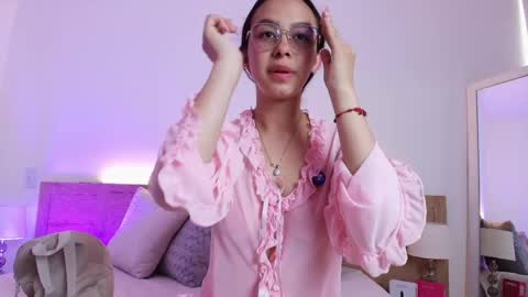 daphnevalucci online show from April 27, 8:07 pm