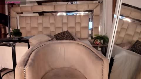 Daphne online show from October 3, 1:52 pm