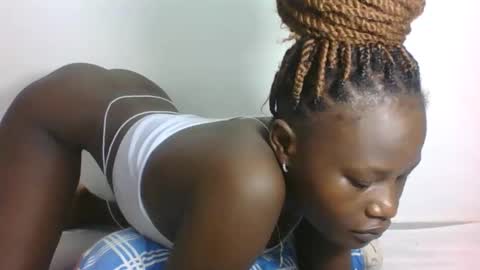 ESTHER online show from February 17, 5:04 am