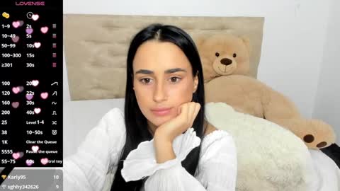 Snapshot of darciejane chatting on December 6, 1:07 am Darcie online show from December 6, 1:07 am