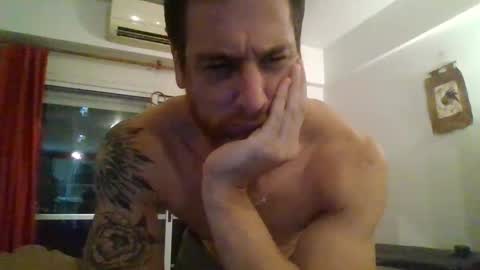 Snapshot of dariensur chatting on January 28, 1:39 am Darien online show from January 28, 1:39 am