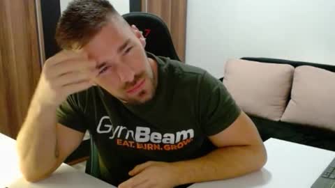 darius_94 online show from October 5, 3:49 am