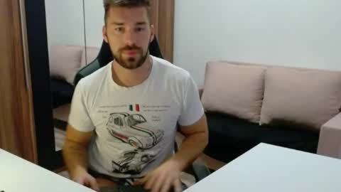 darius_94 online show from October 21, 5:19 am