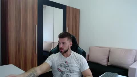 darius_94 online show from March 2, 7:15 am