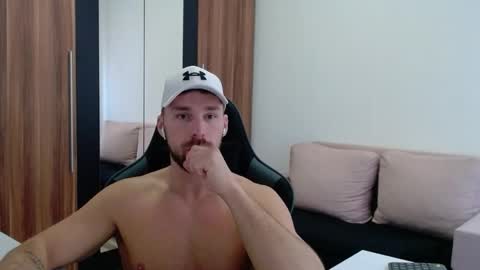 darius_94 online show from March 4, 10:54 am