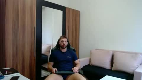 darius_94 online show from March 26, 6:52 am