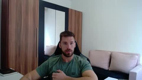 darius_94 online show from May 10, 7:13 am