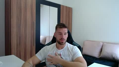 darius_94 online show from May 13, 4:43 am