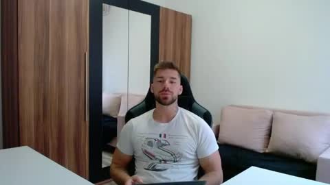 darius_94 online show from May 14, 3:57 am