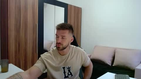 darius_94 online show from May 16, 4:20 am