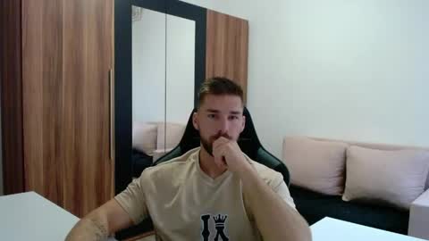 darius_94 online show from May 18, 5:24 am