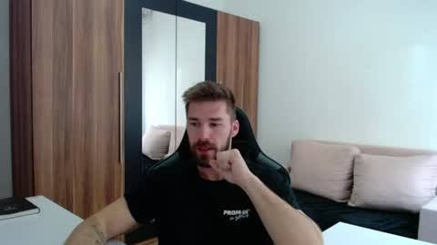 darius_94 online show from June 17, 5:21 am