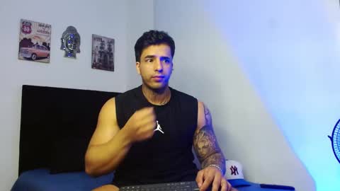 Snapshot of darius_phoenix chatting on September 26, 8:35 pm Darius Phoenix  online show from September 26, 8:35 pm