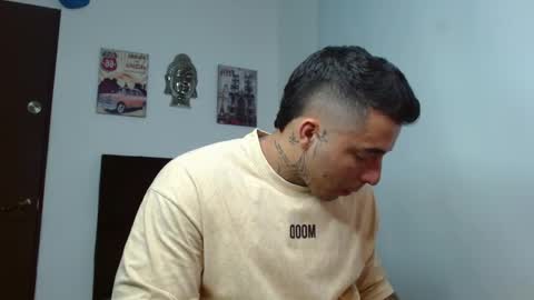 Snapshot of darius_phoenix chatting on September 30, 10:04 pm Darius Phoenix  online show from September 30, 10:04 pm