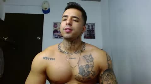 Snapshot of darius_phoenix chatting on October 17, 8:11 pm Darius Phoenix  online show from October 17, 8:11 pm