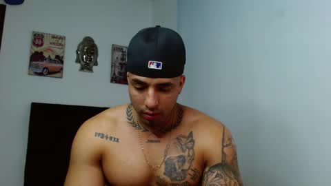 Snapshot of darius_phoenix chatting on October 19, 12:44 am Darius Phoenix  online show from October 19, 12:44 am