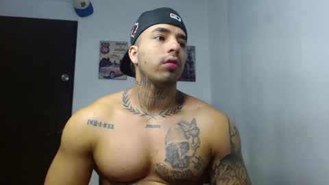 Snapshot of darius_phoenix chatting on October 24, 7:21 pm Darius Phoenix  online show from October 24, 7:21 pm