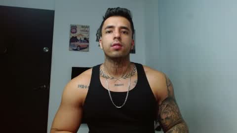 Snapshot of darius_phoenix chatting on October 28, 9:50 pm Darius Phoenix  online show from October 28, 9:50 pm