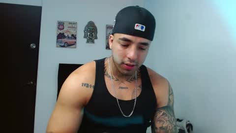 Snapshot of darius_phoenix chatting on October 29, 7:04 pm Darius Phoenix  online show from October 29, 7:04 pm