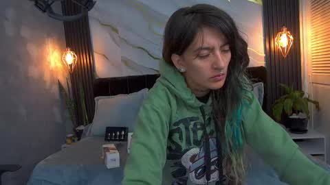 dark_dominika online show from May 6, 1:05 pm