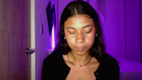 Snapshot of dark_enchantress_ chatting on October 25, 12:18 am Sofia online show from October 25, 12:18 am
