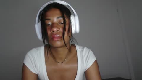 Snapshot of dark_enchantress_ chatting on February 21, 7:04 pm Sofia online show from February 21, 7:04 pm