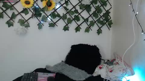 dark_flama online show from May 15, 11:56 pm