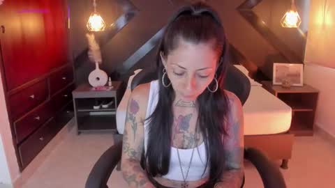 Snapshot of dark_gotica chatting on September 19, 9:15 pm M I K A E L A online show from September 19, 9:15 pm