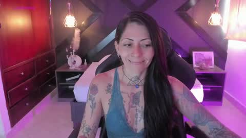 Snapshot of dark_gotica chatting on October 10, 7:13 pm M I K A E L A online show from October 10, 7:13 pm