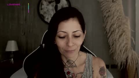 Snapshot of dark_gotica chatting on October 11, 12:36 pm M I K A E L A online show from October 11, 12:36 pm