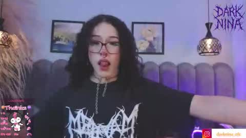 Snapshot of dark_nina_ chatting on January 17, 3:22 am Nina online show from January 17, 3:22 am