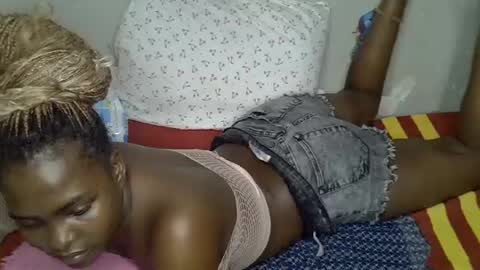 dark_petite_ online show from July 3, 6:53 am