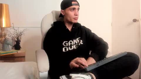 dark_sun333 online show from January 18, 9:29 pm